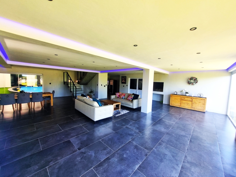 9 Bedroom Property for Sale in Long Acres Country Estate Western Cape
